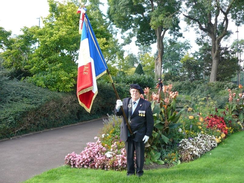 Porte drapeau UNC